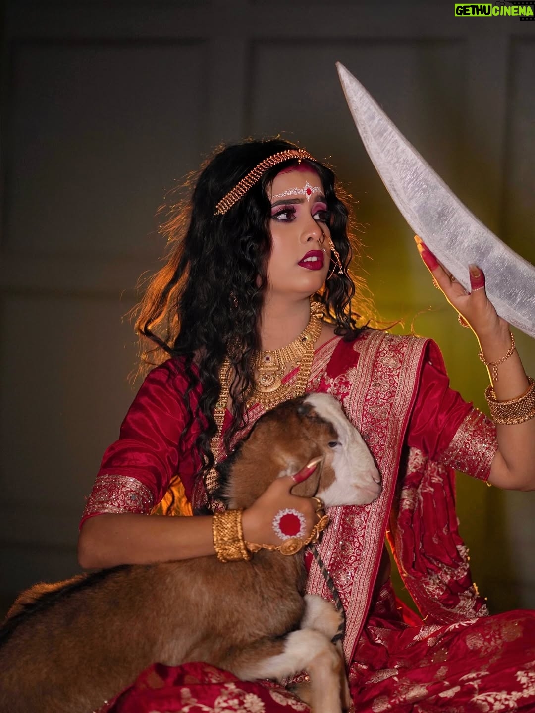 Payal Panchal - 166.9K Likes - वह भी रोता बहुत है जब अपनी मां से बिछड़ता है
बहुत सहम जाता है जब इन्सानी रुप में राक्षसों को देखता है
उसका नन्हा दिल सवाल करता है
माँ, यह कैसा संसार है….💔 
pc :- @shootout__lover__ 
makeup :- @makeupartist_payal_ 
jewellery :- @siddhornamentsjewellery 
Hairs :- @hairdo_by_sona05 
.
.
.
.
.
.
.
.
.
.
.
.
.
.
#payalpanchal #payal #instagram #instagood #explore #foryouapge #homepage #explore #photo #matarani #maa #navrati #vegan #insta #navratri2025 #photoofthedday