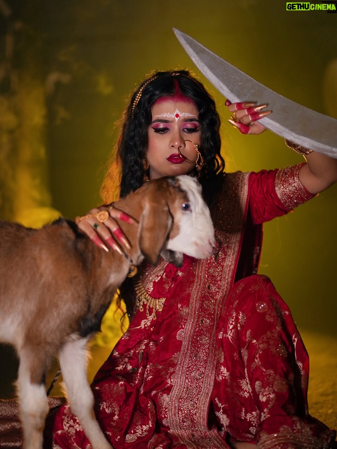 Payal Panchal - 166.9K Likes - वह भी रोता बहुत है जब अपनी मां से बिछड़ता है
बहुत सहम जाता है जब इन्सानी रुप में राक्षसों को देखता है
उसका नन्हा दिल सवाल करता है
माँ, यह कैसा संसार है….💔 
pc :- @shootout__lover__ 
makeup :- @makeupartist_payal_ 
jewellery :- @siddhornamentsjewellery 
Hairs :- @hairdo_by_sona05 
.
.
.
.
.
.
.
.
.
.
.
.
.
.
#payalpanchal #payal #instagram #instagood #explore #foryouapge #homepage #explore #photo #matarani #maa #navrati #vegan #insta #navratri2025 #photoofthedday