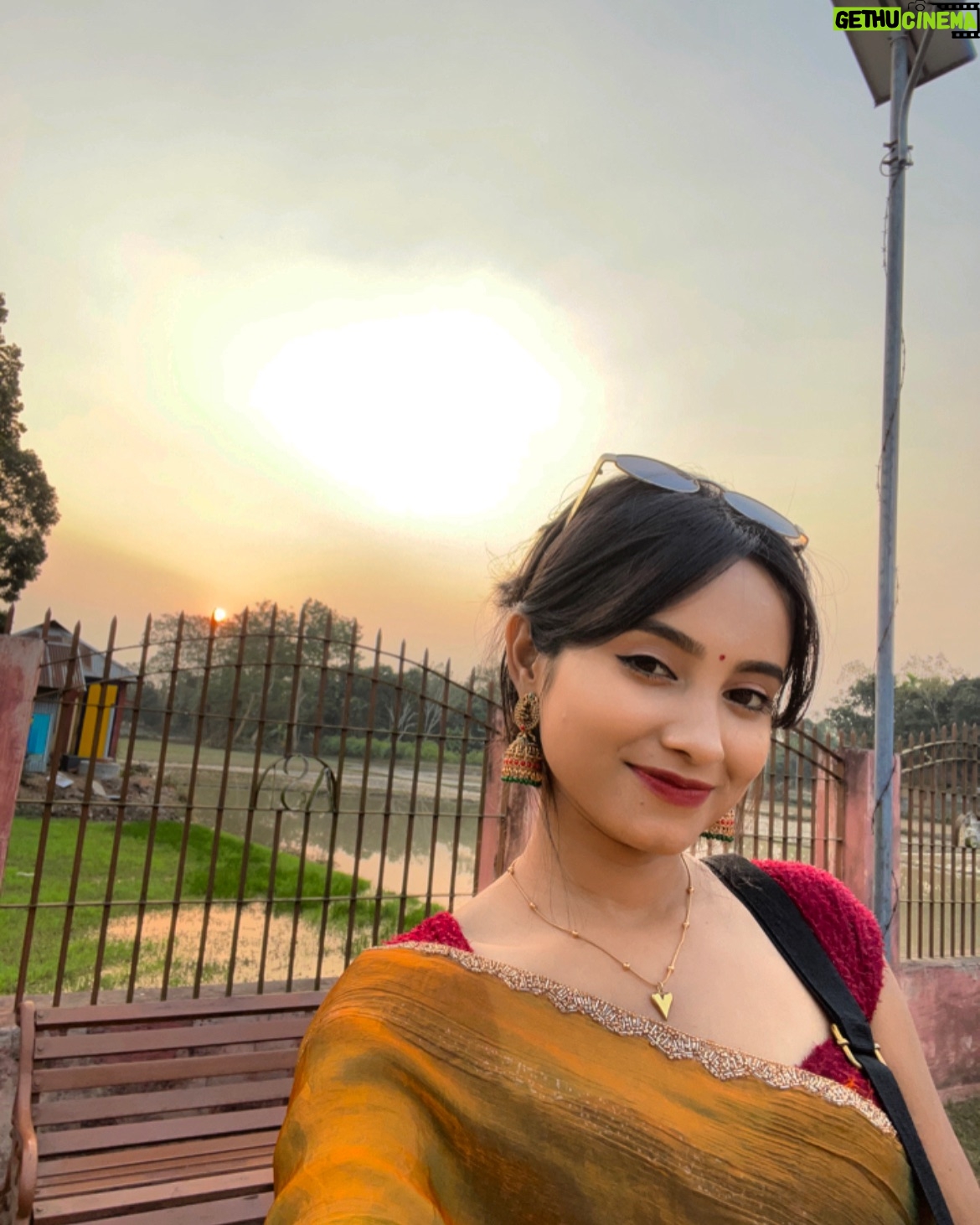 Payal Ray - 3 Likes - Dil laga kar to dekho!!🌹📝🪞

#instagram #saree #saraswatipuja #deshigirl #fypシ
