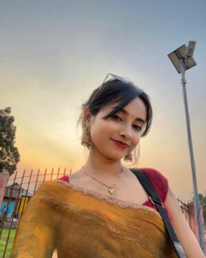 Payal Ray Instagram - Dil laga kar to dekho!!🌹📝🪞
#instagram #saree #saraswatipuja #deshigirl #fypシ