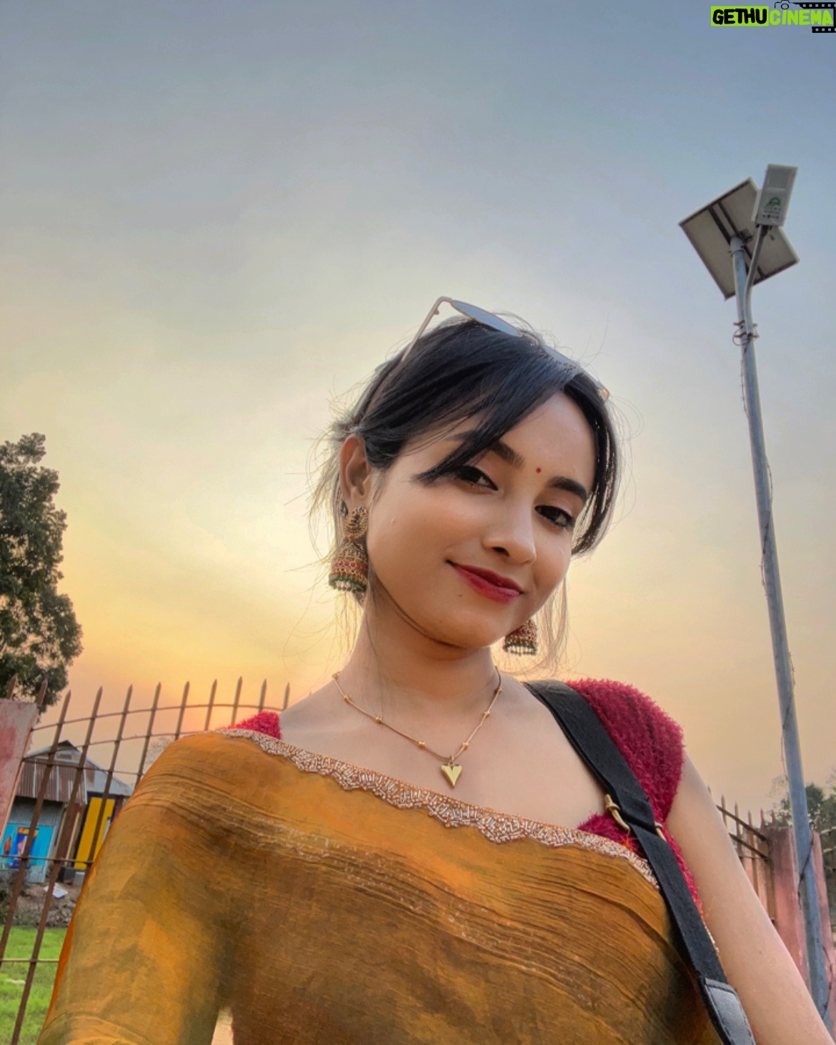 Payal Ray - 3 Likes - Dil laga kar to dekho!!🌹📝🪞

#instagram #saree #saraswatipuja #deshigirl #fypシ