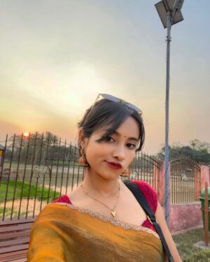 Payal Ray Instagram - Dil laga kar to dekho!!🌹📝🪞
#instagram #saree #saraswatipuja #deshigirl #fypシ