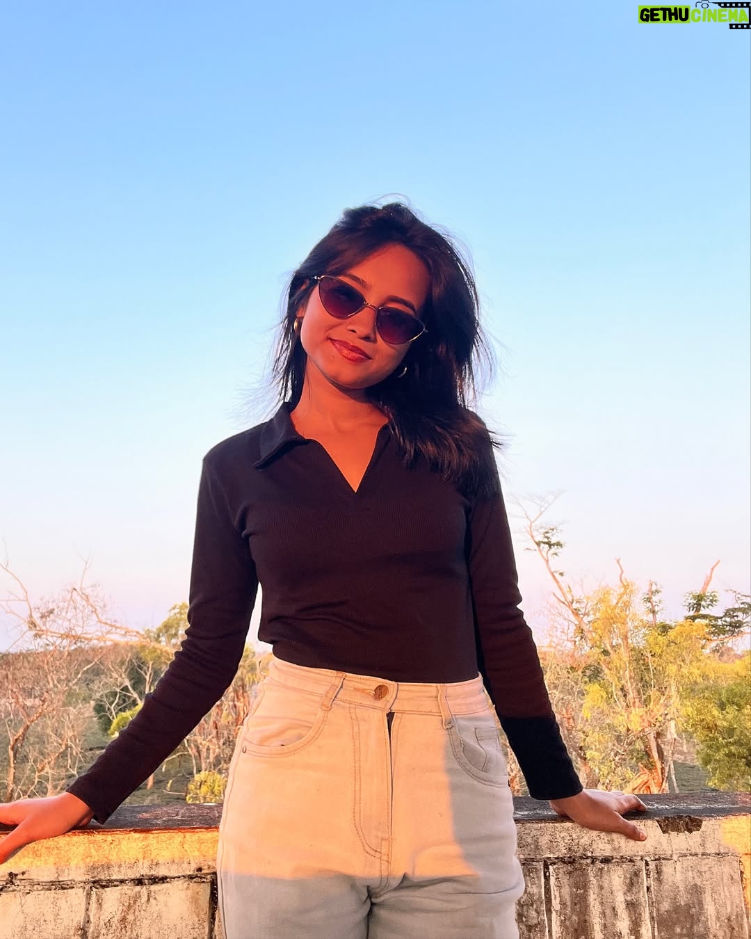 Payal Ray - 3 Likes - Love this place🌻

#instagram #black #outfit #explore #place #fypシ