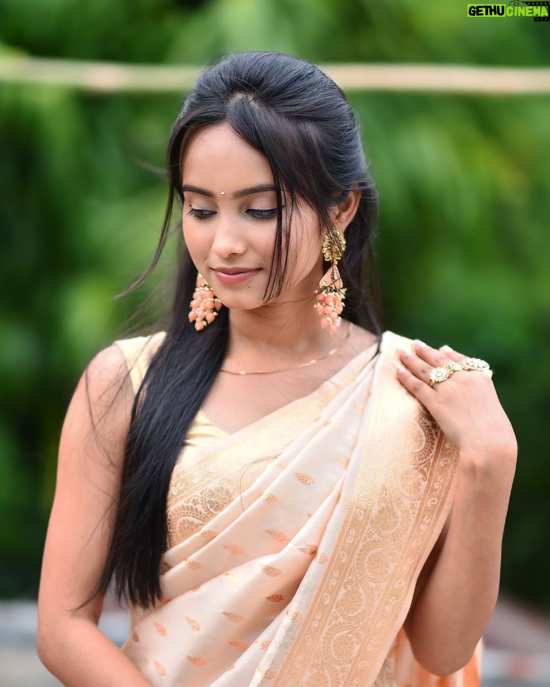 Payal Ray - 3 Likes - Old pic✨ #reposted 

#instagram #saree #weddingday #reception #fypシ