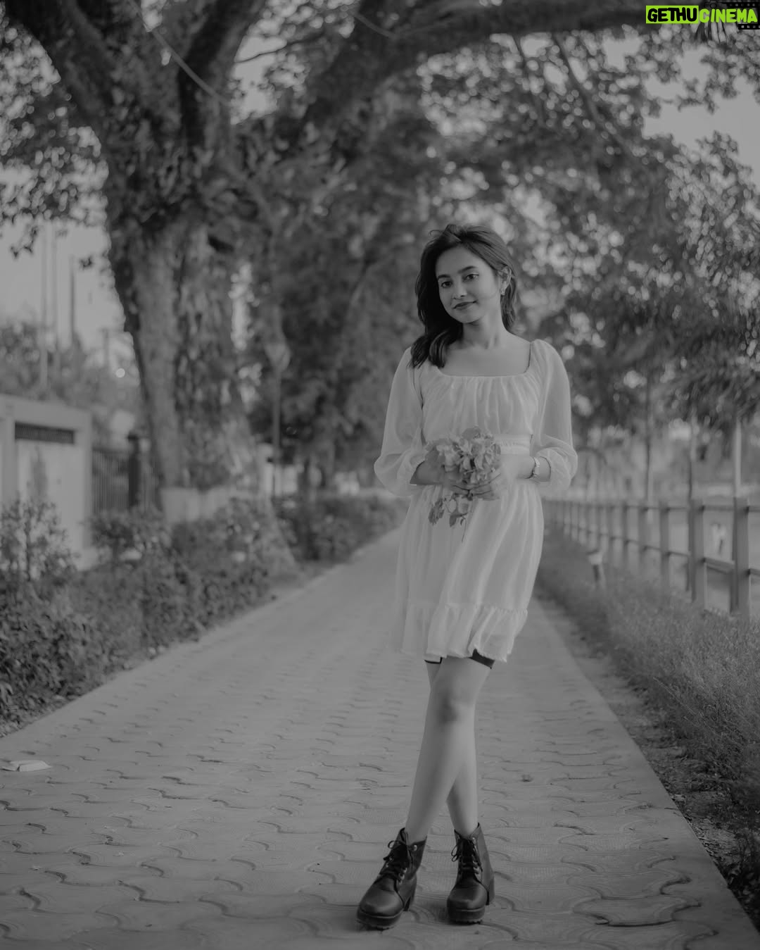 Payal Ray - 3 Likes - Bad girlll💋
📸:@photography.saikat THANK YOU 
.
.
.
.
.
.
.
.
#instagram #fypシ #explore #white #outfit #photoshoot #outdoor #outdoorshoots #post #like