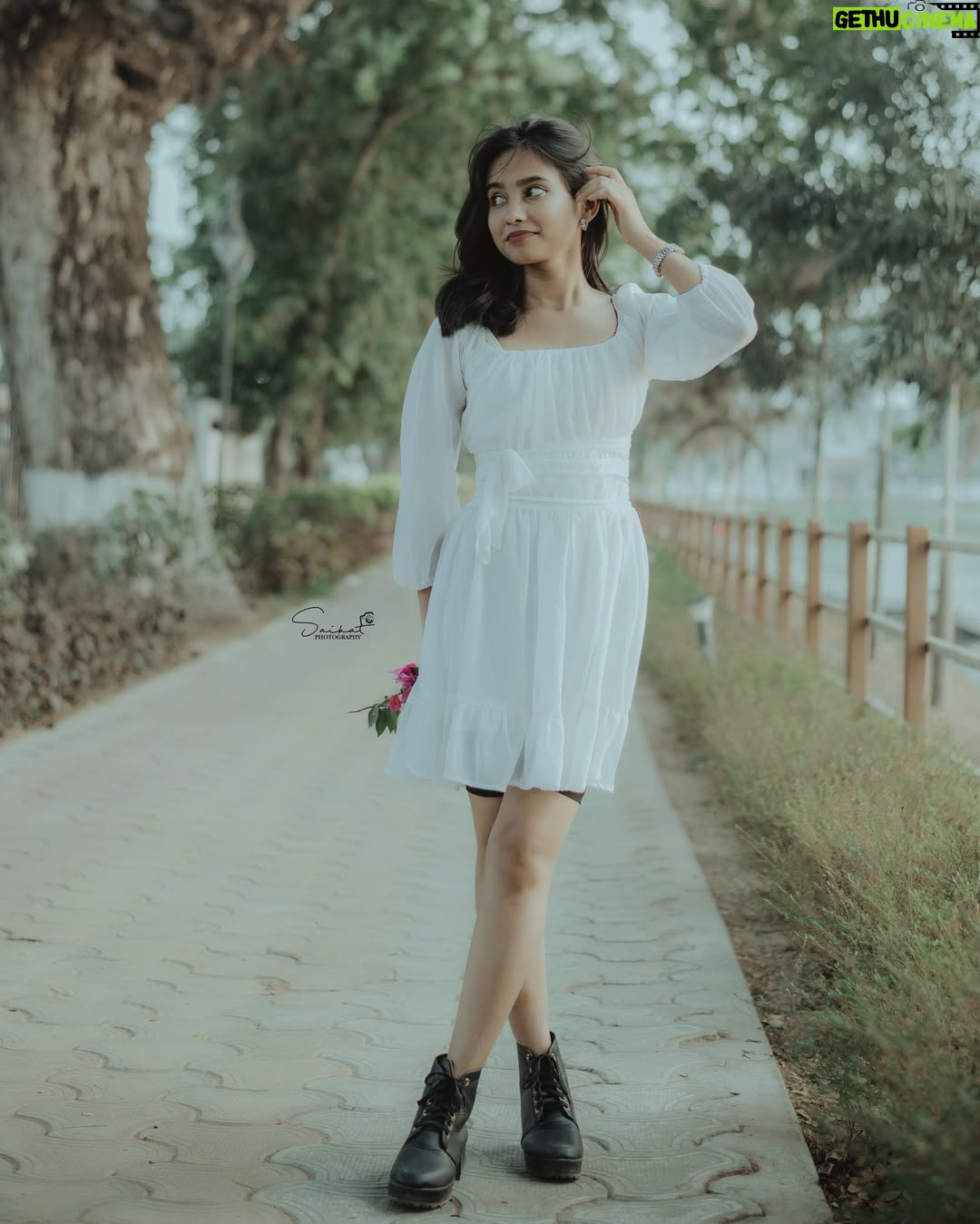Payal Ray - 3 Likes - Bad girlll💋
📸:@photography.saikat THANK YOU 
.
.
.
.
.
.
.
.
#instagram #fypシ #explore #white #outfit #photoshoot #outdoor #outdoorshoots #post #like