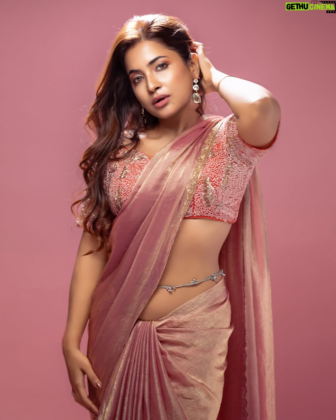 Payal Routray - 101.3K Likes - May be i did justice to this song with my photos!🫣❤️

📸 @devimukharjee.studios 

#post #postoftheday #saree #fyp #love #girls #instagram #trending #odisha