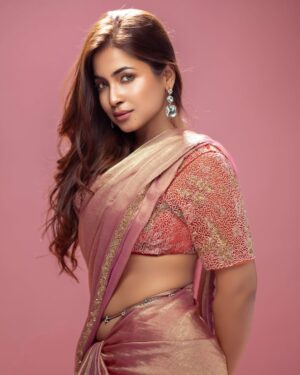 Payal Routray Instagram - May be i did justice to this song with my photos!🫣❤️
📸 @devimukharjee.studios
#post #postoftheday #saree #fyp #love #girls #instagram #trending #odisha