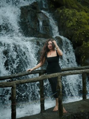Payal Routray Instagram - Don’t honk just stare!👀❤️
📍 @parakkatnatureresortmunnar
📸 @akashjustin_
#post #munnar #kerala #instagram #trending #photos #postoftheday #girls #trending #fyp #explore
