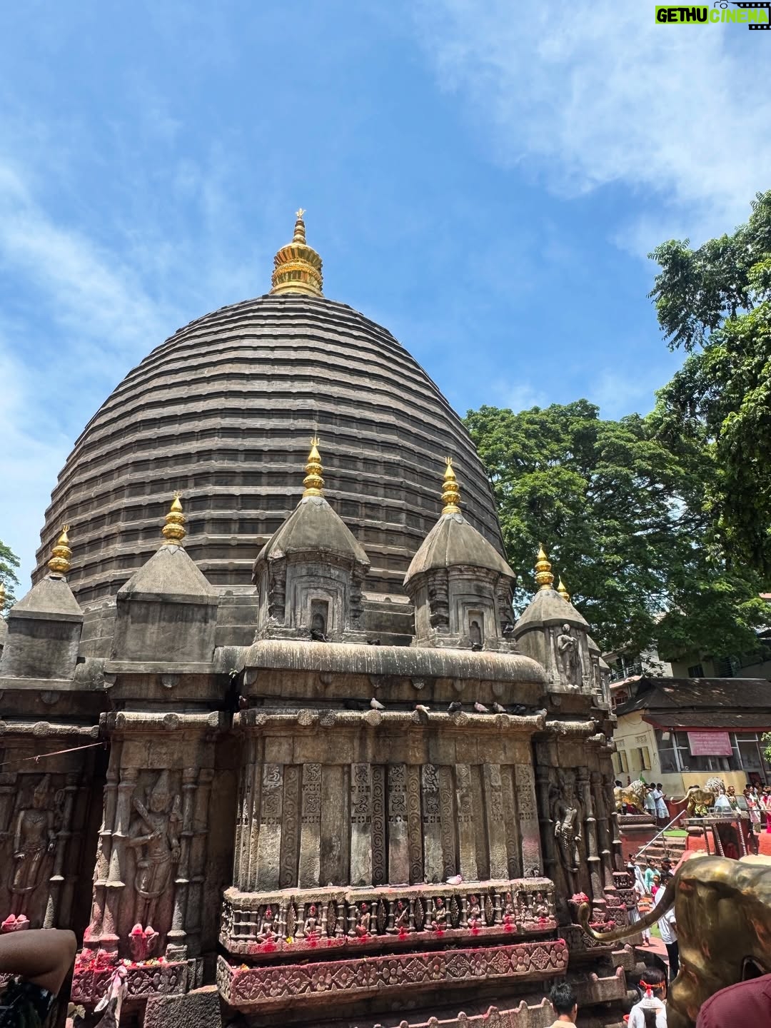 Payal Routray - 104.8K Likes - Kab se man mein ek hi icha thi… Kamakhya Maa ke darshan ki.
Aaj vo bhi poori hui, vo bhi Somvar vrat ke din.🍀✨

Kuch pal aise hote hain jo sirf bhagya se milte hain… aur yeh unhi mein se ek tha.🧿❤️

Jai Maa Kamakhya!🙏

#kamaskya #post #assam #kamaskyatemple #sawan