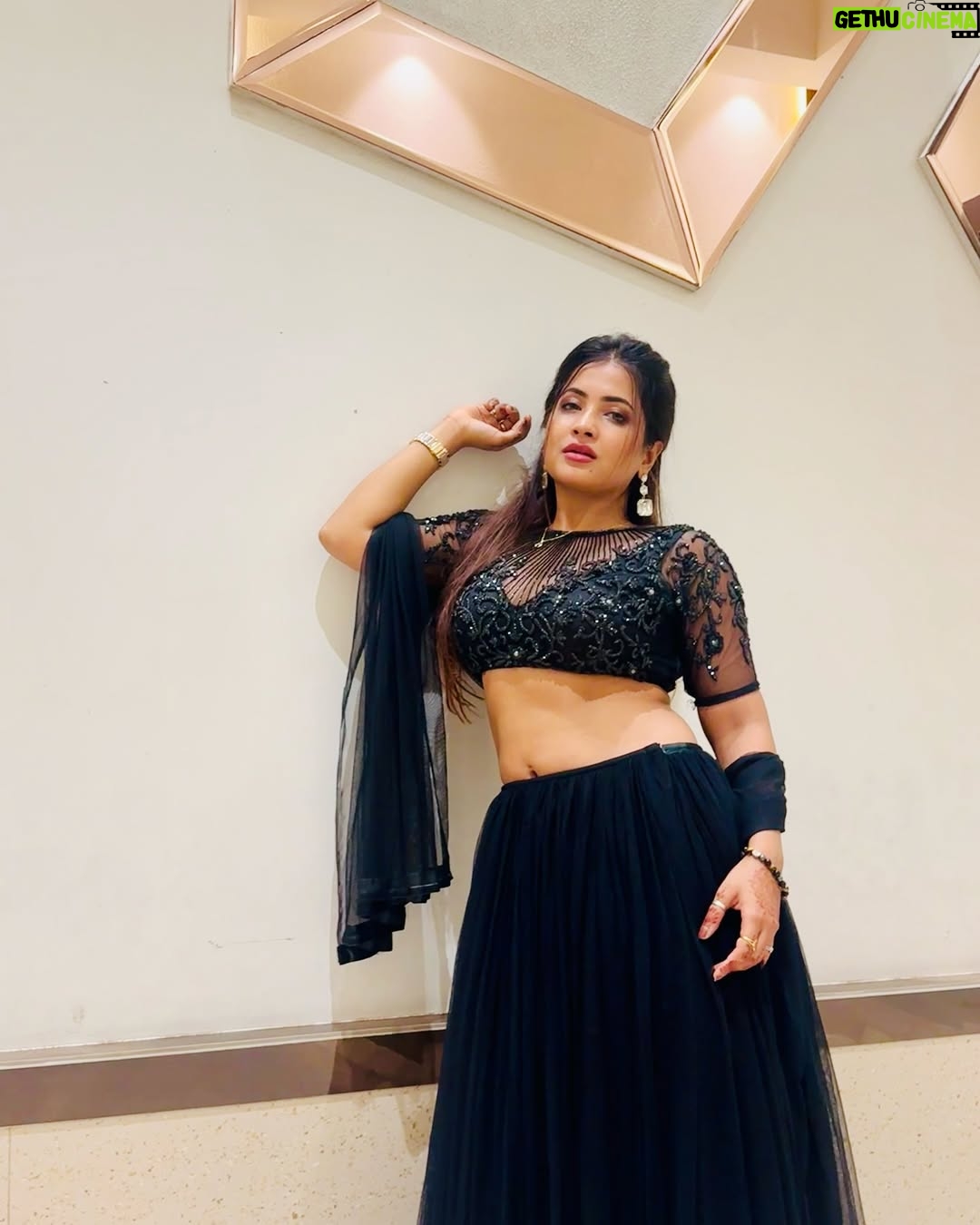 Payal Routray - 76.4K Likes - Had to post!!🫣❤️

Outfit @style_ft_damini 

#post #postoftheday #instagram #odisha #fyp #explore #shadi #ootd