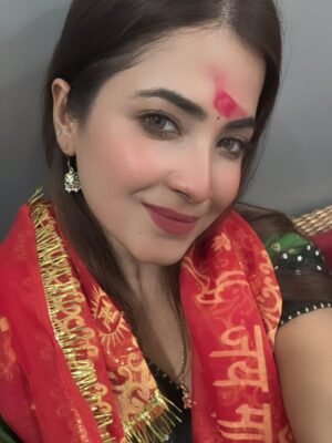 Payal Routray Instagram - Kab se man mein ek hi icha thi… Kamakhya Maa ke darshan ki.
Aaj vo bhi poori hui, vo bhi Somvar vrat ke din.🍀✨
Kuch pal aise hote hain jo sirf bhagya se milte hain… aur yeh unhi mein se ek tha.🧿❤️
Jai Maa Kamakhya!🙏
#kamaskya #post #assam #kamaskyatemple #sawan