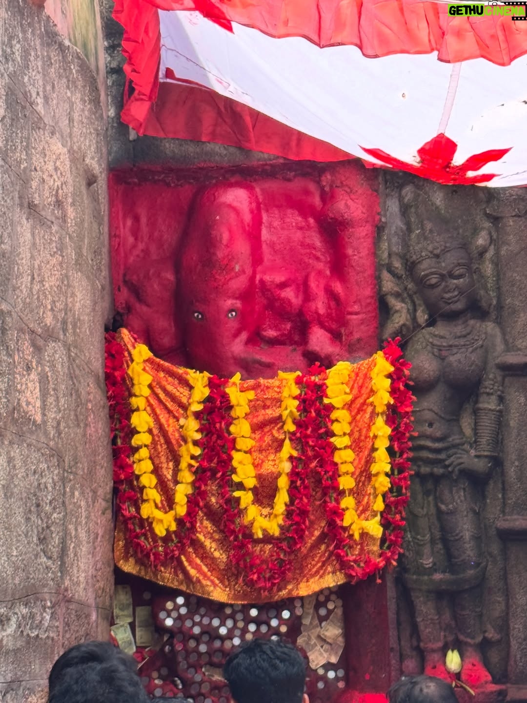 Payal Routray - 104.8K Likes - Kab se man mein ek hi icha thi… Kamakhya Maa ke darshan ki.
Aaj vo bhi poori hui, vo bhi Somvar vrat ke din.🍀✨

Kuch pal aise hote hain jo sirf bhagya se milte hain… aur yeh unhi mein se ek tha.🧿❤️

Jai Maa Kamakhya!🙏

#kamaskya #post #assam #kamaskyatemple #sawan