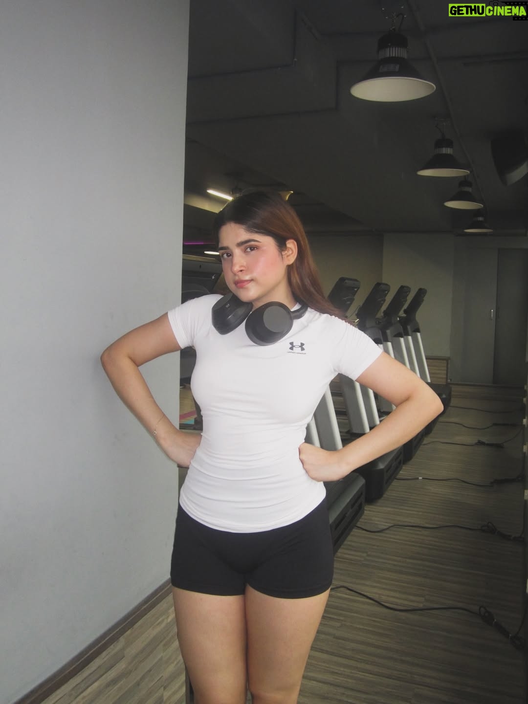 Payal Tosyan - 16.7K Likes - Mentally fit. 🤓