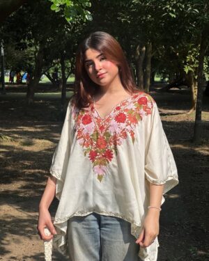 Payal Tosyan Instagram - 🤍🦢
Wearing: @kumkum.shawls
Bag: @house.of_macrame