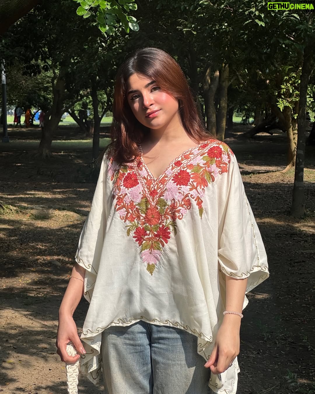 Payal Tosyan - 18.5K Likes - 🤍🦢
Wearing: @kumkum.shawls 
Bag: @house.of_macrame