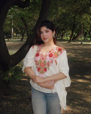 Payal Tosyan Instagram - 🤍🦢
Wearing: @kumkum.shawls
Bag: @house.of_macrame