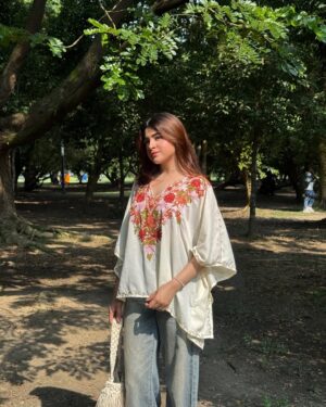 Payal Tosyan Instagram - 🤍🦢
Wearing: @kumkum.shawls
Bag: @house.of_macrame