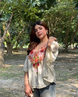 Payal Tosyan Instagram - 🤍🦢
Wearing: @kumkum.shawls
Bag: @house.of_macrame