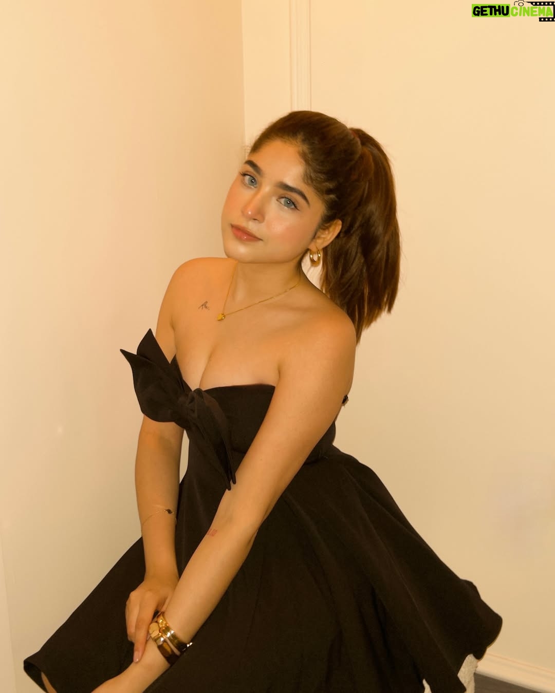 Payal Tosyan - 14.8K Likes - Blame it on the dress 🎬
Wearing: @blamox.in