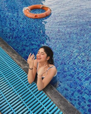 Payal Tosyan Instagram - Water you looking at? 😭🐳