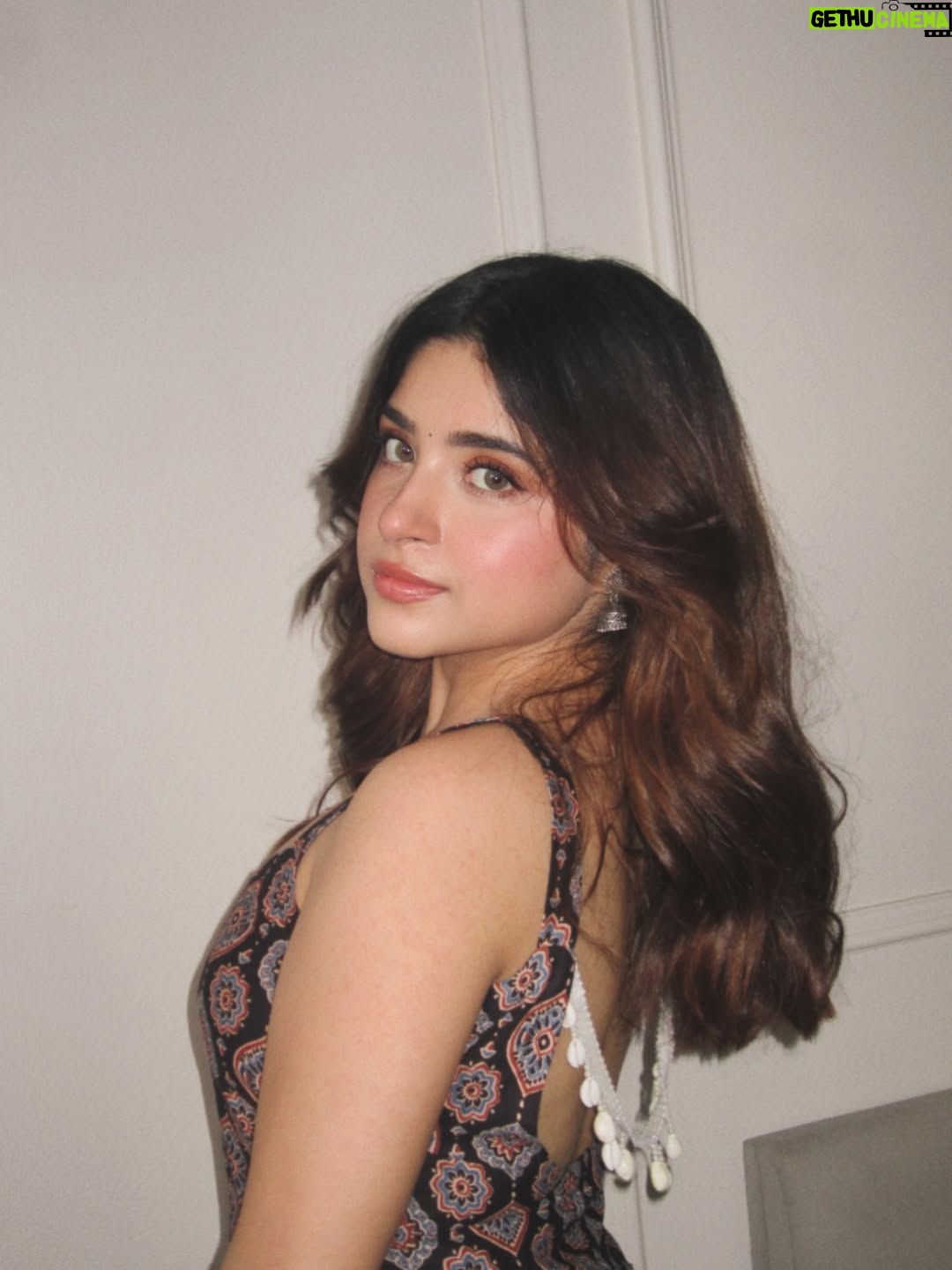 Payal Tosyan - 59.5K Likes - Heer. 🏵️
Wearing: @zardozitales