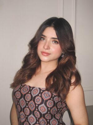 Payal Tosyan Instagram - Heer. 🏵️
Wearing: @zardozitales