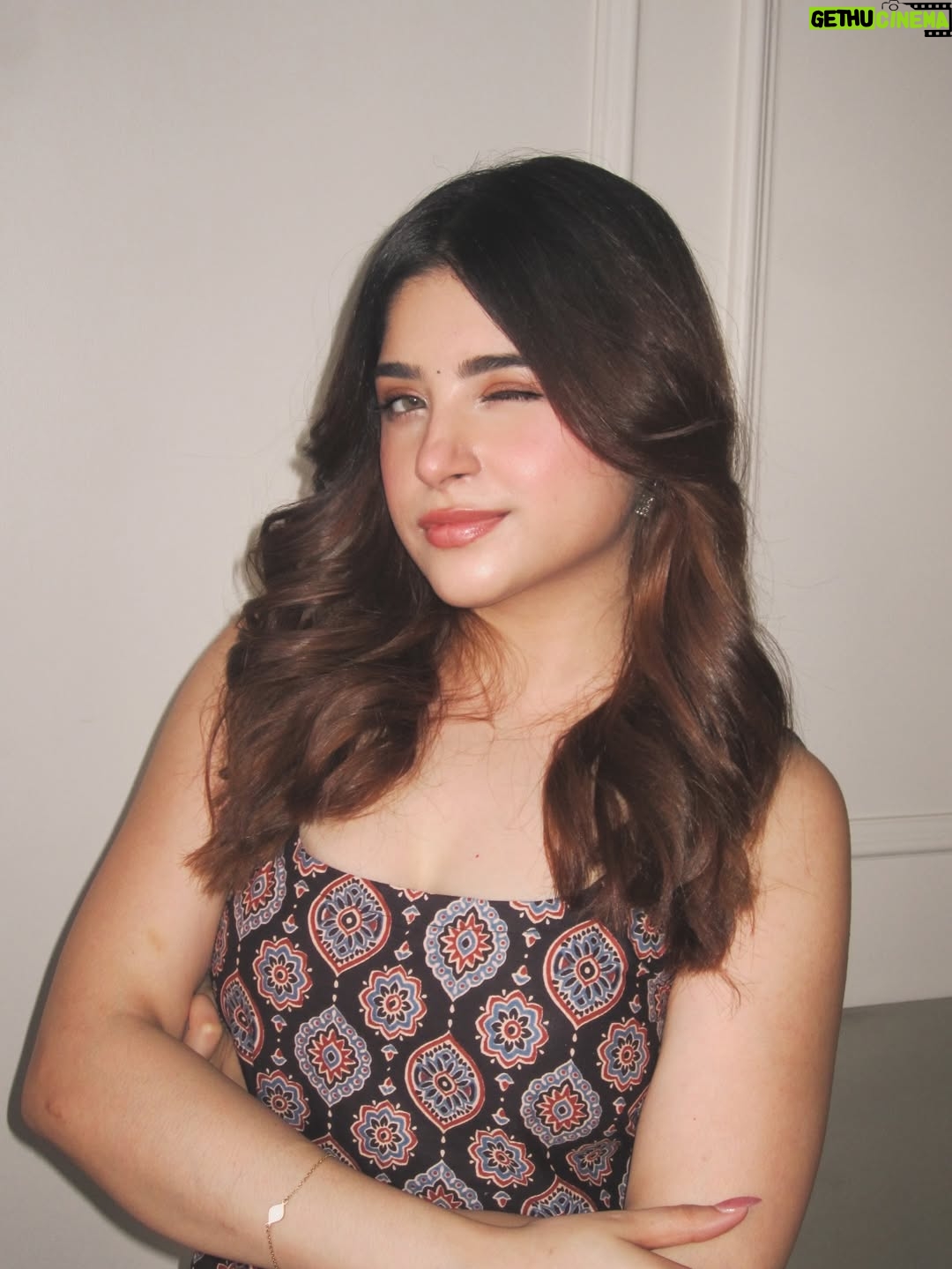 Payal Tosyan - 59.5K Likes - Heer. 🏵️
Wearing: @zardozitales