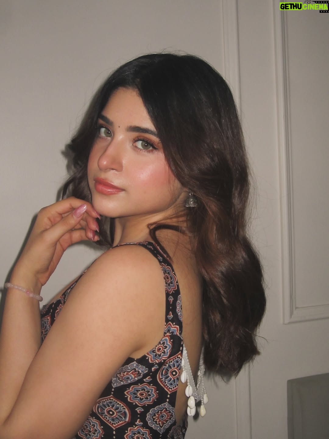 Payal Tosyan - 59.5K Likes - Heer. 🏵️
Wearing: @zardozitales