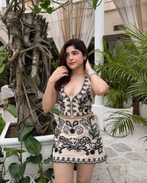 Payal Tosyan Instagram - Feeling embroidered with love (and compliments) 🌻
Wearing: @closet.hues