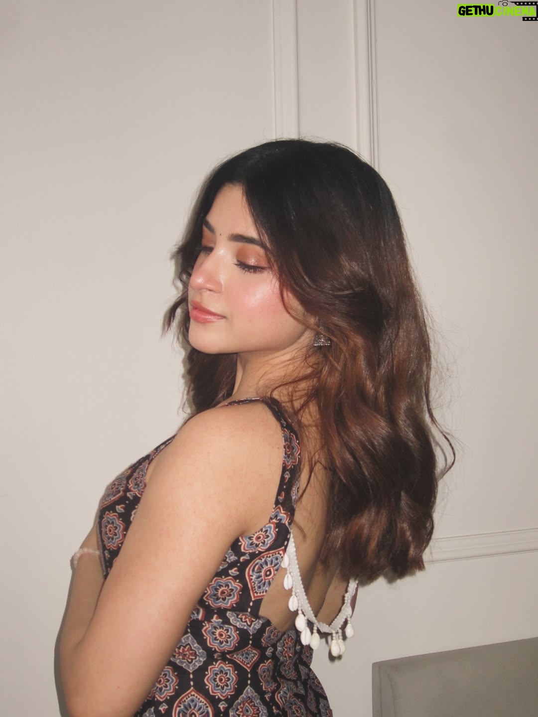 Payal Tosyan - 59.5K Likes - Heer. 🏵️
Wearing: @zardozitales