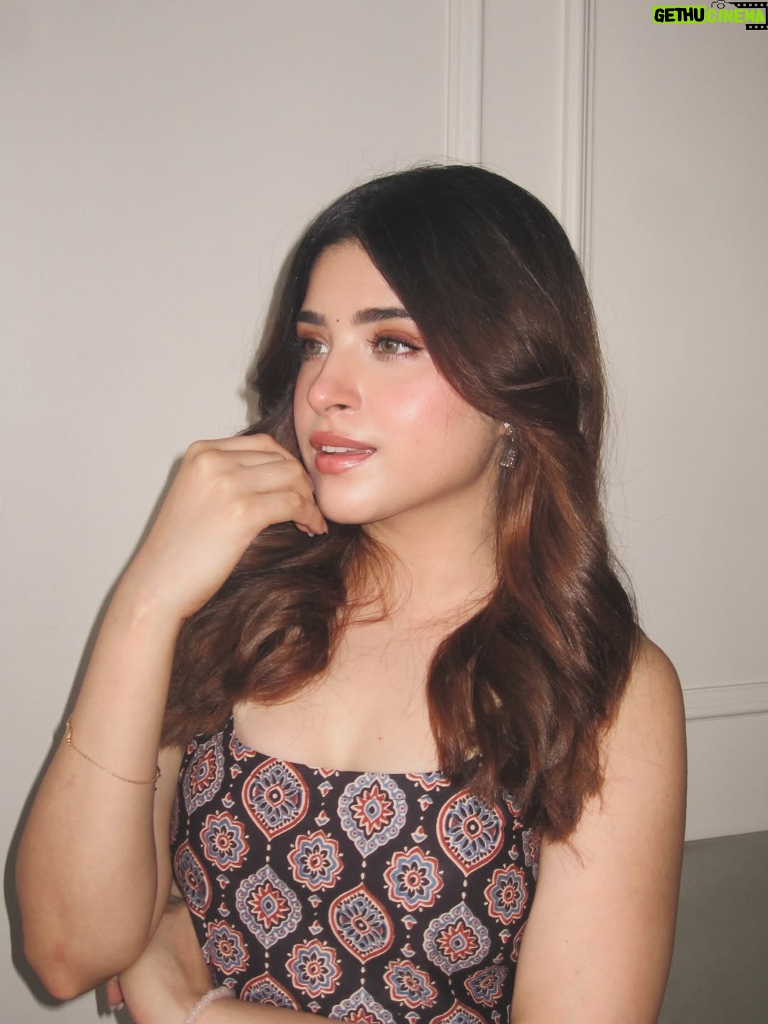 Payal Tosyan - 59.5K Likes - Heer. 🏵️
Wearing: @zardozitales