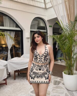 Payal Tosyan Instagram - Feeling embroidered with love (and compliments) 🌻
Wearing: @closet.hues