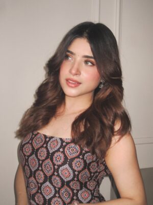 Payal Tosyan Instagram - Heer. 🏵️
Wearing: @zardozitales