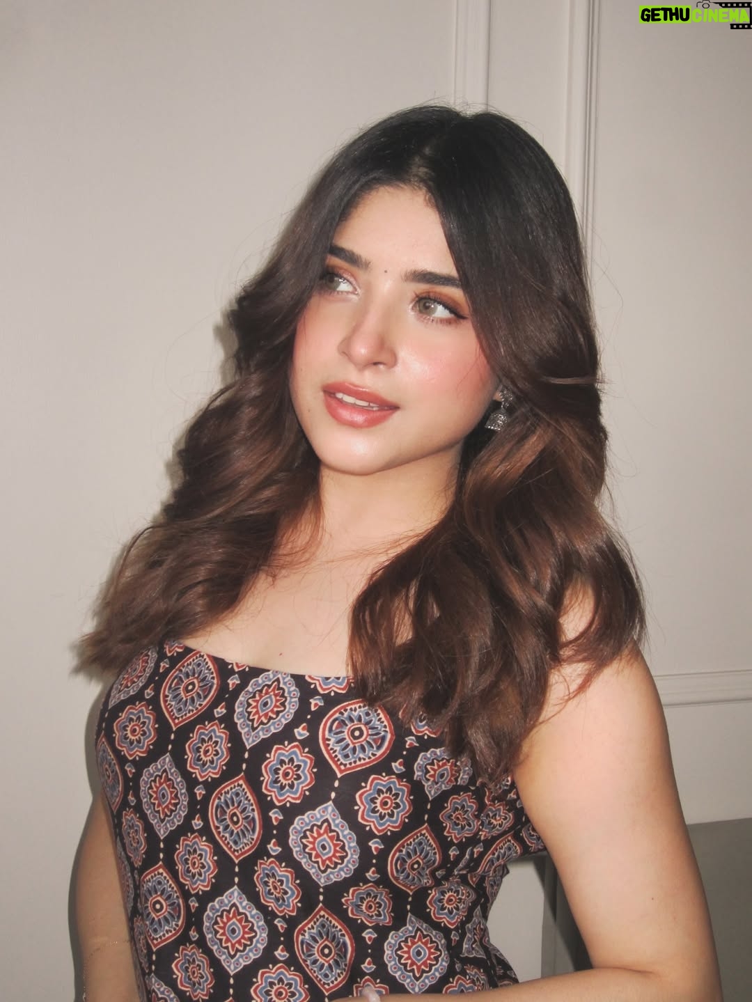 Payal Tosyan - 59.5K Likes - Heer. 🏵️
Wearing: @zardozitales