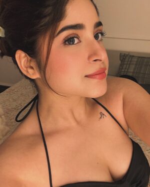 Payal Tosyan Instagram - Bouquet of selfies 😛