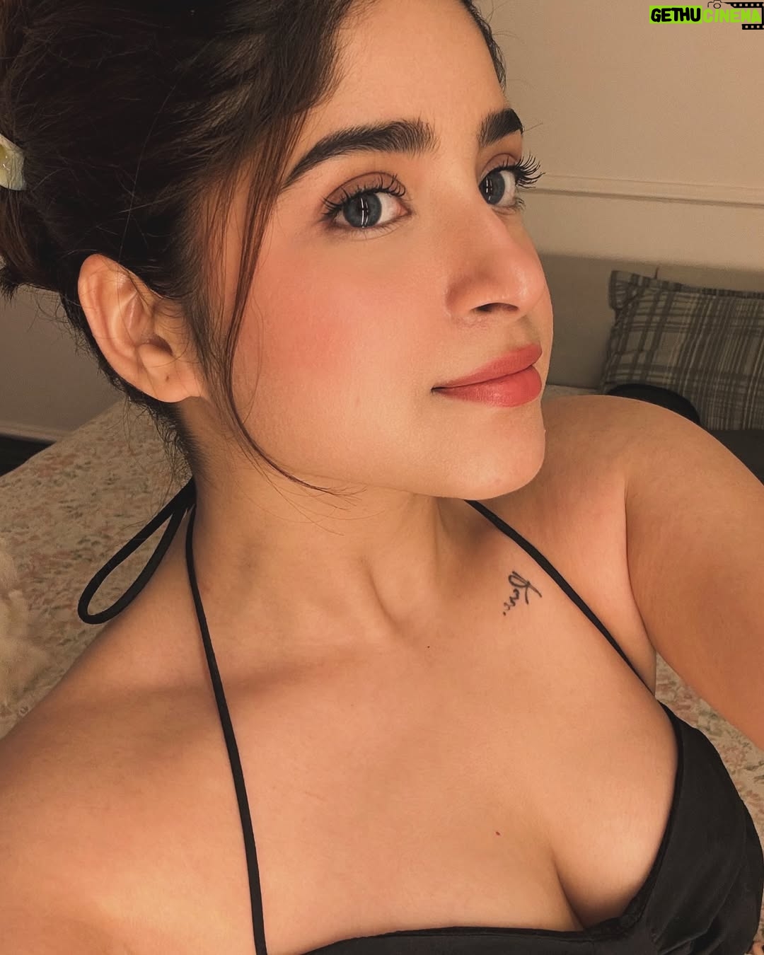 Payal Tosyan - 38K Likes - Bouquet of selfies 😛
