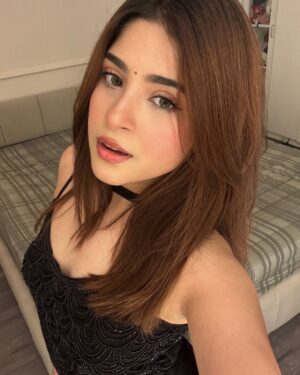 Payal Tosyan Instagram - Bouquet of selfies 😛