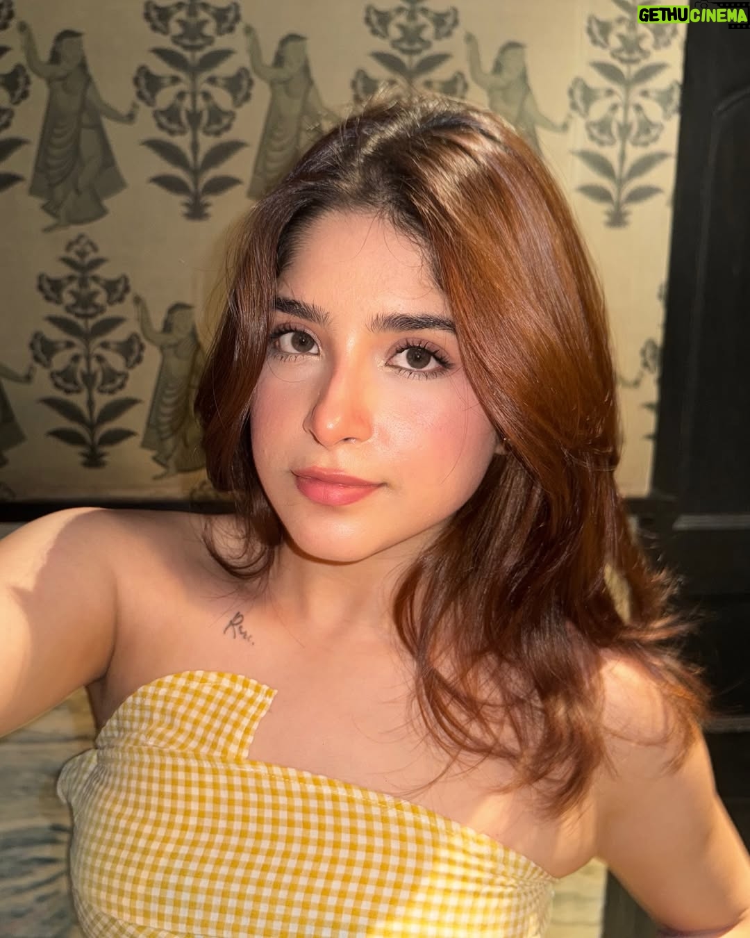 Payal Tosyan - 38K Likes - Bouquet of selfies 😛
