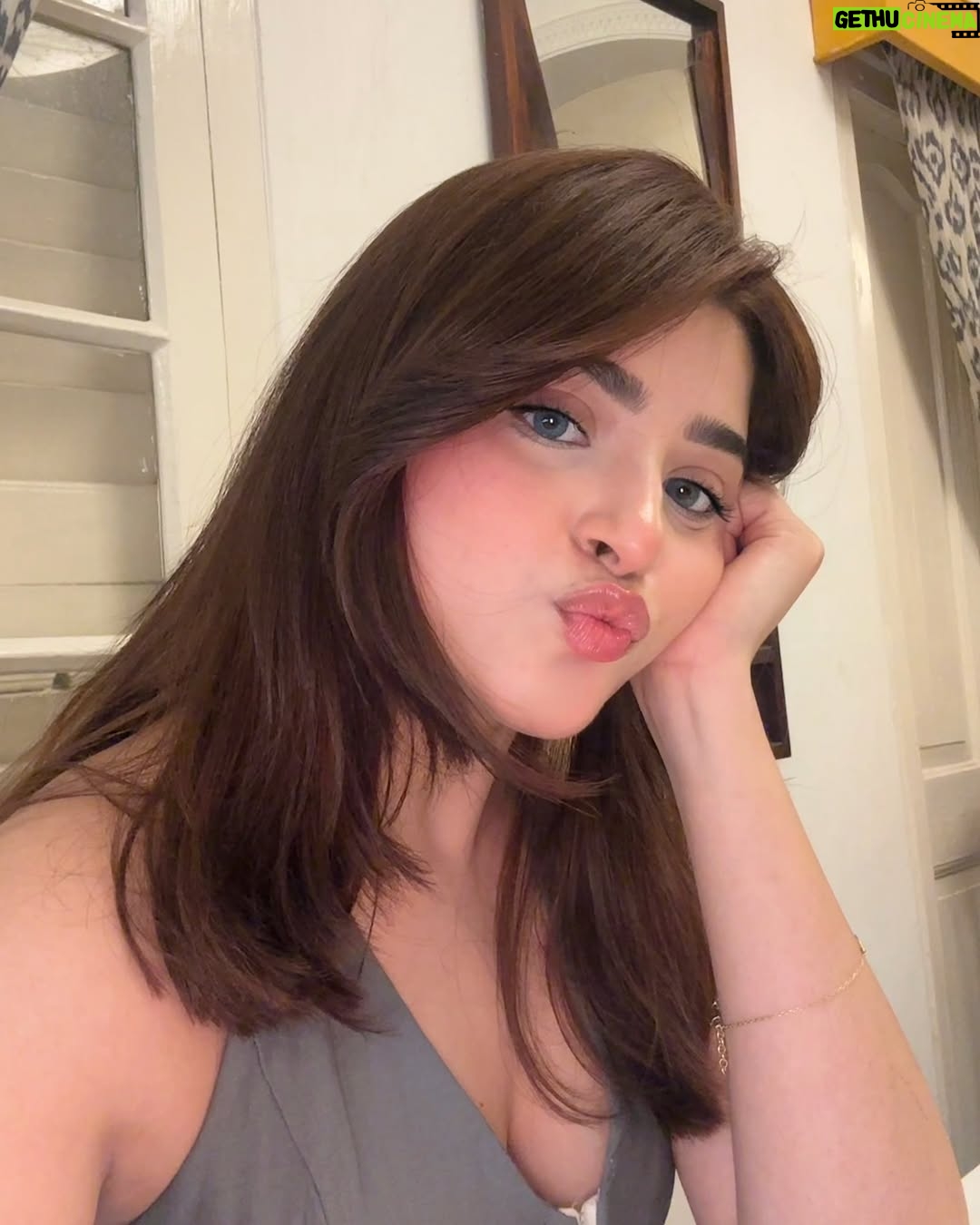 Payal Tosyan - 38K Likes - Bouquet of selfies 😛