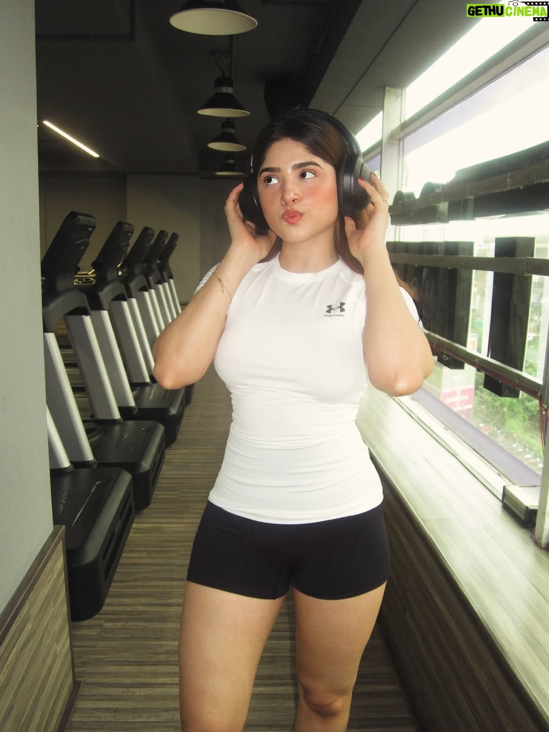Payal Tosyan - 16.7K Likes - Mentally fit. 🤓
