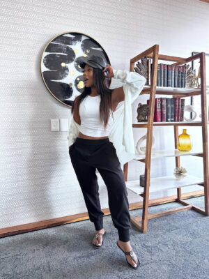 Pearl Modiadie Instagram - Ready? Set 🎬 Go!!
#setlife #actress
A few weeks in, a few more to go! 🖤