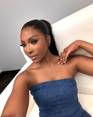 Pearl Modiadie Instagram - …what happens when I’m snatched and come across good lighting. :)