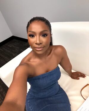 Pearl Modiadie Instagram - …what happens when I’m snatched and come across good lighting. :)