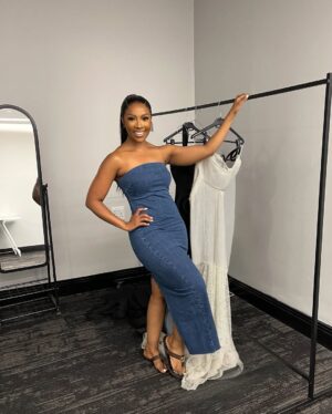 Pearl Modiadie Instagram - …what happens when I’m snatched and come across good lighting. :)