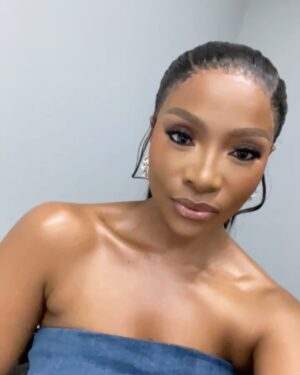 Pearl Modiadie Instagram - …what happens when I’m snatched and come across good lighting. :)