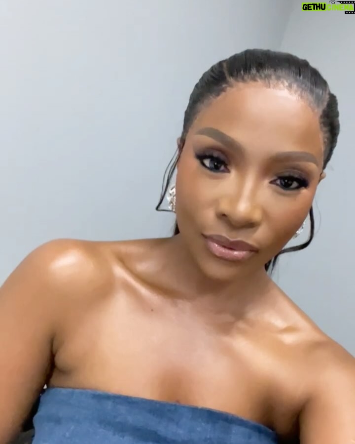Pearl Modiadie - 27.3K Likes - …what happens when I’m snatched and come across good lighting. :)