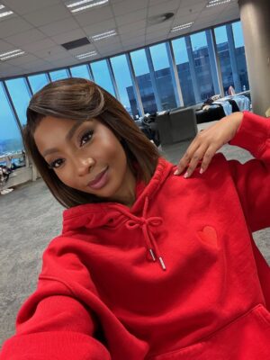 Pearl Modiadie Instagram - Ready? Set 🎬 Go!!
#setlife #actress
A few weeks in, a few more to go! 🖤