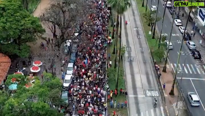 Petra Costa - 6K Likes - É emocionante ver as ruas pulsarem em defesa da democracia. O povo mostra, mais uma vez, que não se negocia o que é justo.

Anistia para golpistas é apagar a história e repetir seus erros. Que a memória seja farol, não esquecimento.