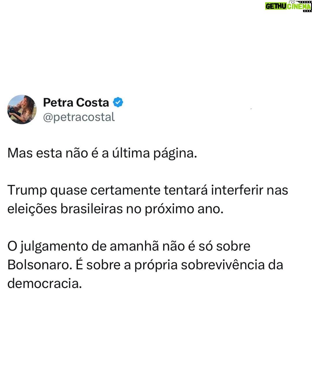Petra Costa - 34.6K Likes - Amanhã, 2 de setembro, é um dia histórico — para o Brasil e para o mundo.
O Supremo Tribunal Federal inicia o julgamento de Jair Bolsonaro por sua tentativa de golpe — um plano que, se tivesse sido bem-sucedido, poderia ter matado o recém-eleito presidente Lula, seu vice-presidente e o ministro do STF Alexandre de Moraes. Pela primeira vez na história, um ex-presidente brasileiro será julgado no Supremo Tribunal Federal por tentar subverter a democracia pela força.
Mas a importância vai além do Brasil. Este julgamento marca a possibilidade de nosso país se tornar o primeiro no mundo a derrotar a onda populista-fascista contemporânea. Enquanto Donald Trump não enfrenta nenhum julgamento pelo 6 de janeiro, no Brasil as instituições estão responsabilizando Bolsonaro — mesmo diante das tarifas que Trump agora impõe para proteger seu aliado.
Na semana passada, áudios vazados confirmaram o que Apocalipse nos Trópicos já havia previsto: a intimidade de bastidores entre púlpito e política, em que o pastor Silas Malafaia orienta Bolsonaro sobre como pressionar o Supremo, e em que o ex-presidente — num momento bizarro e revelador de sua fragilidade psicológica — admite que não pode agir porque está sofrendo uma crise de soluços. Esses áudios mostram Malafaia não apenas como conselheiro, mas como um verdadeiro mentor, puxando os fios enquanto Bolsonaro hesita e vacila.
Mas esta não é a última página dessa história. Trump quase certamente tentará interferir nas eleições brasileiras no próximo ano. O julgamento de amanhã não é só sobre o Bolsonaro — é sobre ver se a democracia consegue resistir a quem diz defendê-la enquanto trabalha pra destruí-la.
Chamo todos você a assisterem atentatmente!